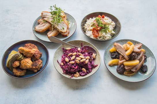 Varm julebuffet ud af huset